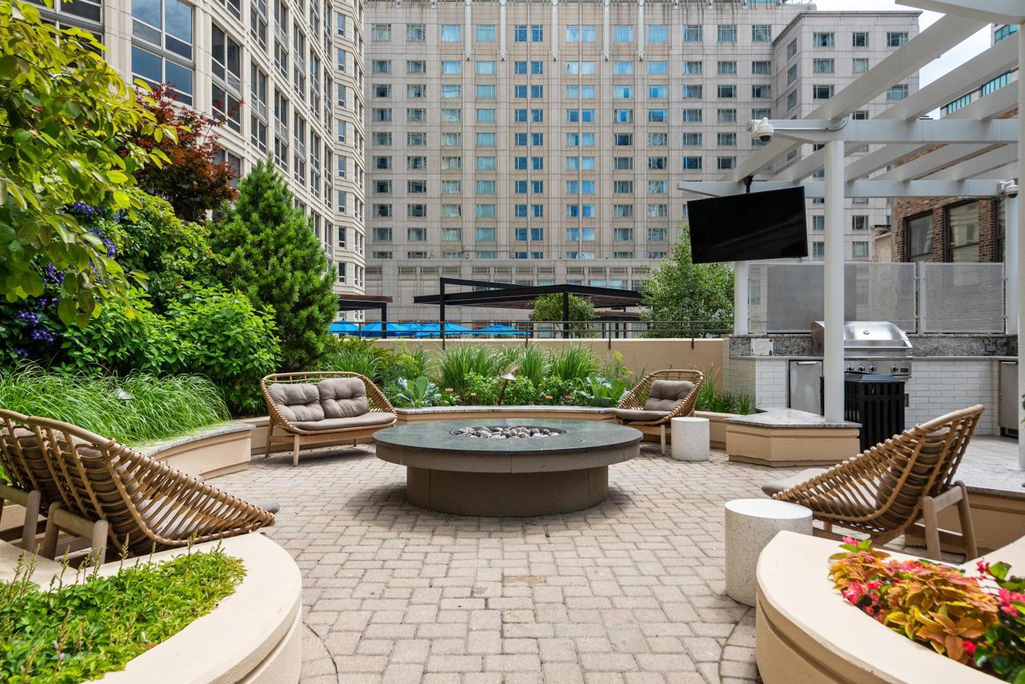The Bernardin Gold Coast Luxury Apartments Near Magnificent Mile Чикаго Экстерьер фото