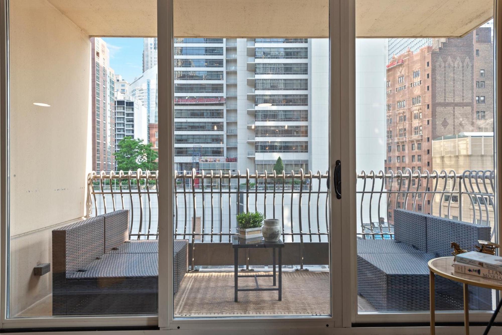 The Bernardin Gold Coast Luxury Apartments Near Magnificent Mile Чикаго Экстерьер фото